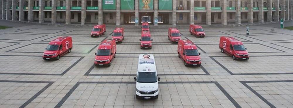 Duplikat von Vans für die Fans – MAN präsentiert in Berlin die größte Mannschaftsaufstellung aller Zeiten